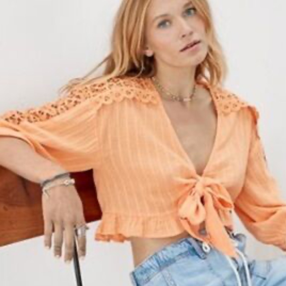 American Eagle orange tie front blouse
